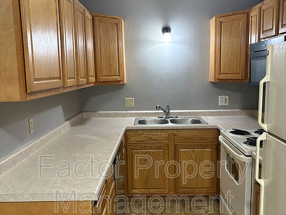 2nd image of 418 Allan Ave APT 7