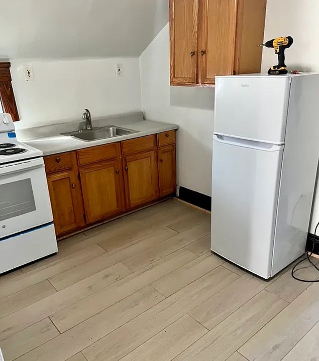 2nd image of 9402 Pierpont Ave Floor 3