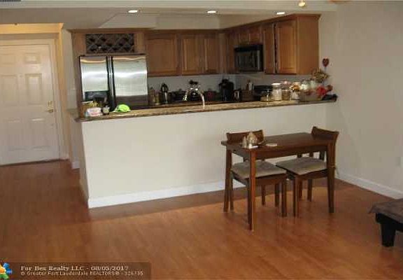 4th image of 150 NE 15th Ave APT 156