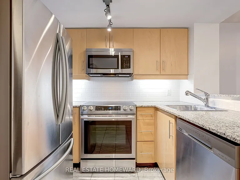 300 Bloor St E #611 — Photo 14