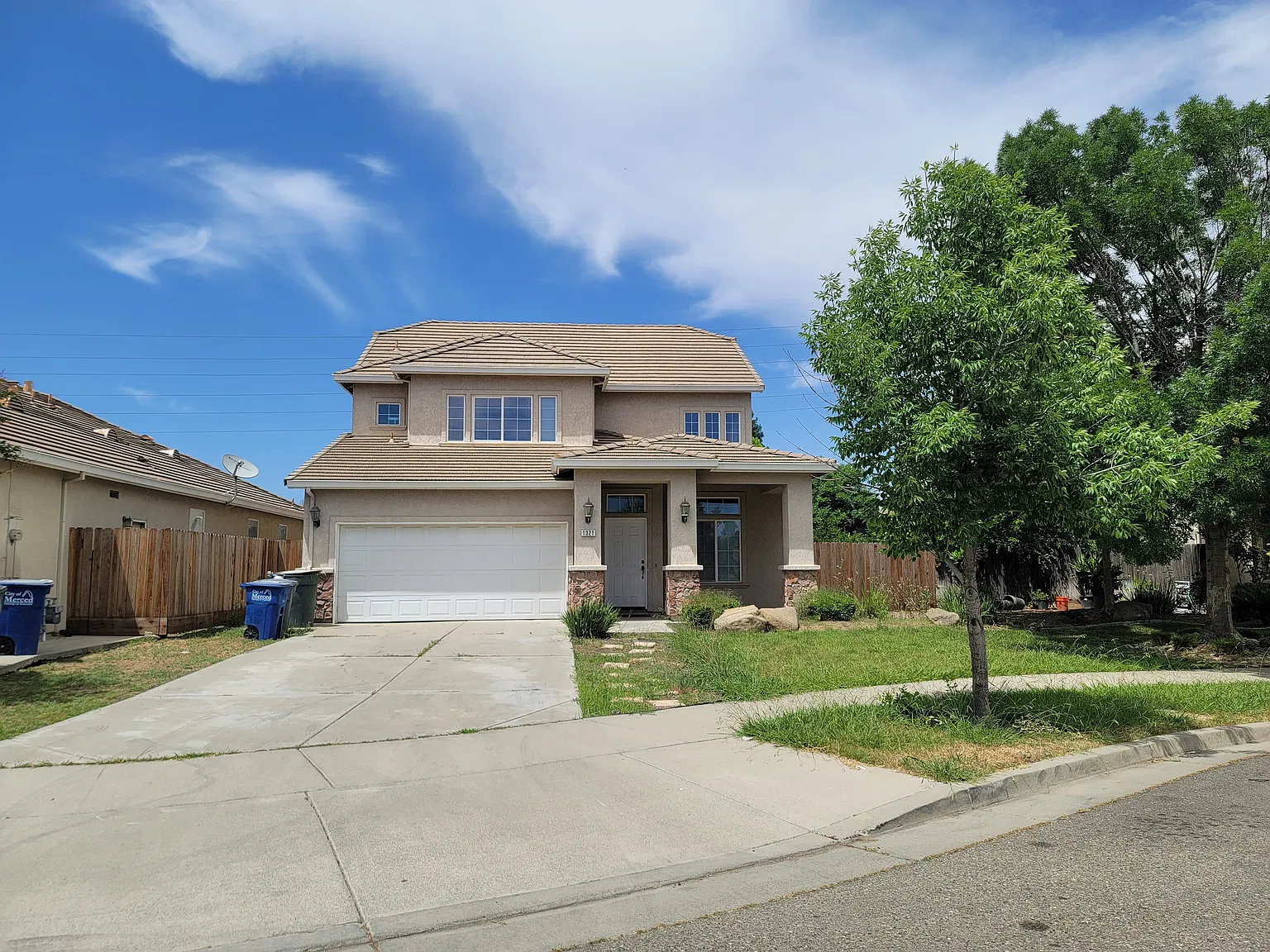 4 bed, 2314 sqft, $2,350 — Photo 2