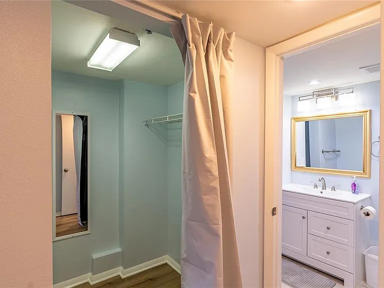 701 S Madison Ave #401 — Photo 22