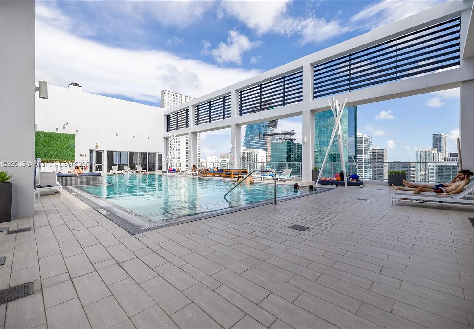 Centro Condo — Photo 1