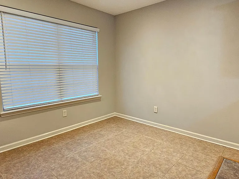 142 Weathering Dr — Photo 9
