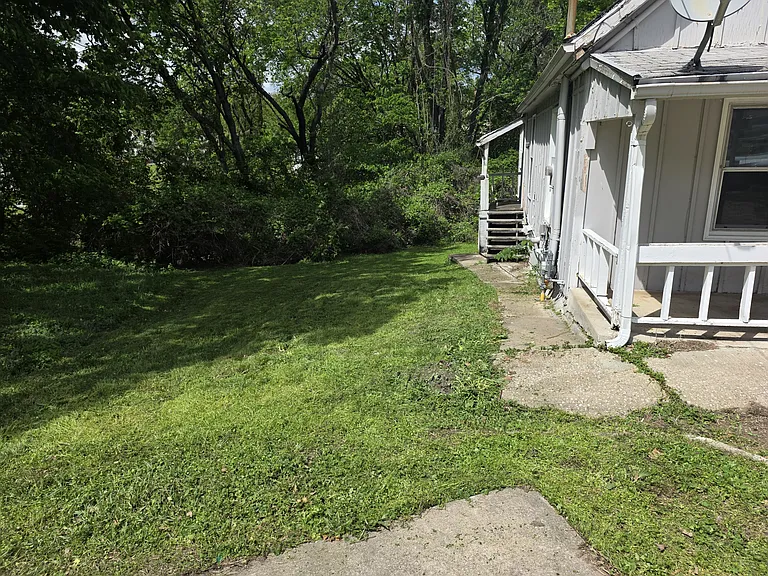 1046 W Maple Ave — Photo 14