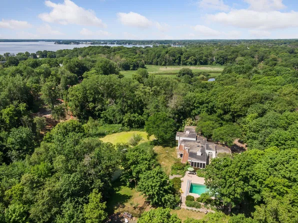 430 Peavey Ln, Wayzata, MN 55391