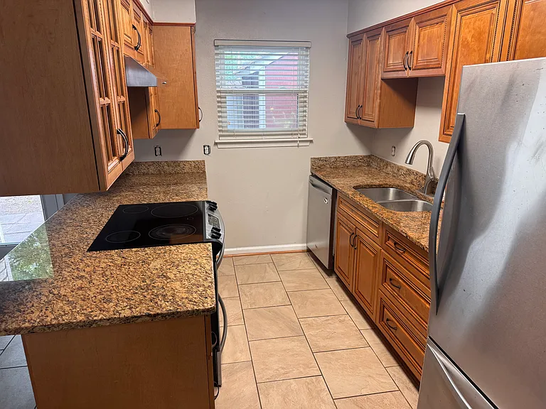1307 Gaineford Ct — Photo 3