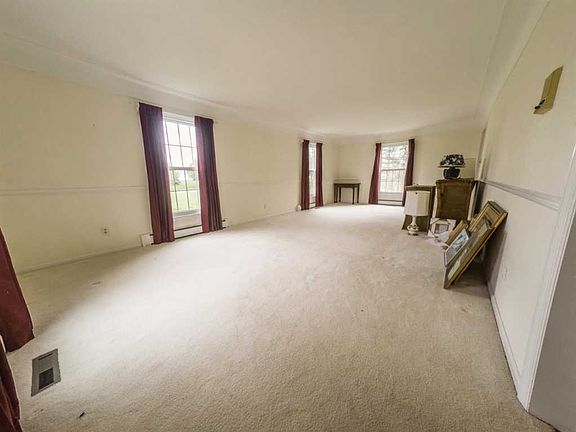 5th image of 2735 Lillian Ln