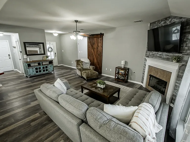 14348 Summerset Dr — Photo 2