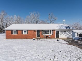 1105 Woodlake Rd, Stamping Ground, KY 40379