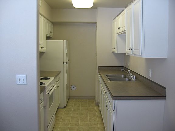 2nd image of 4114 Weeping Willow Dr APT A