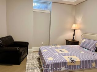 35 Glenborough Park Cres ROOM 3, Toronto, ON M2R 2G4