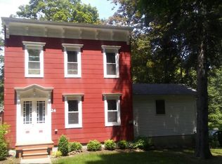 24 Market St #1, Athens, NY 12015