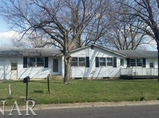 307 S Juliana St, Mackinaw, IL