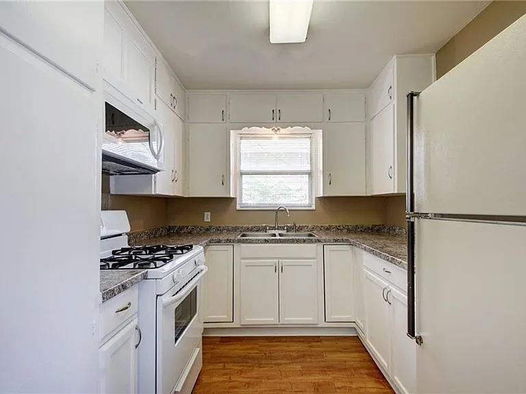 507 Bellevue Pl #B — Photo 12