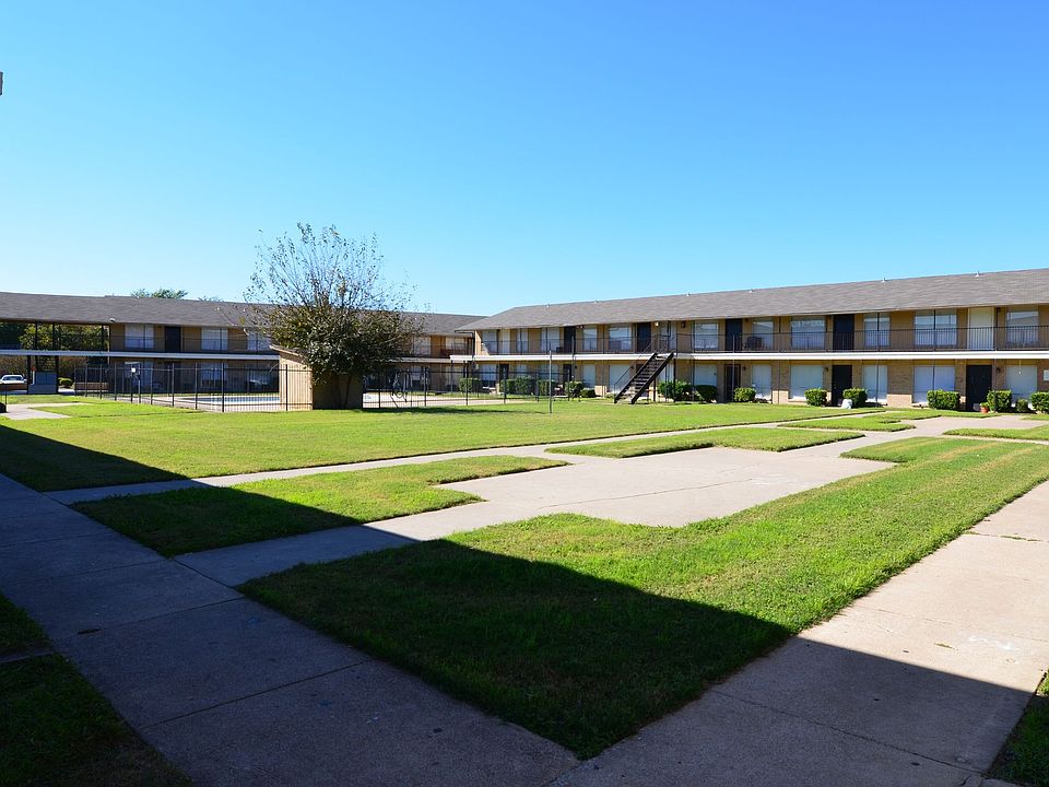 2nd image of 700 Industrial Blvd APT 126