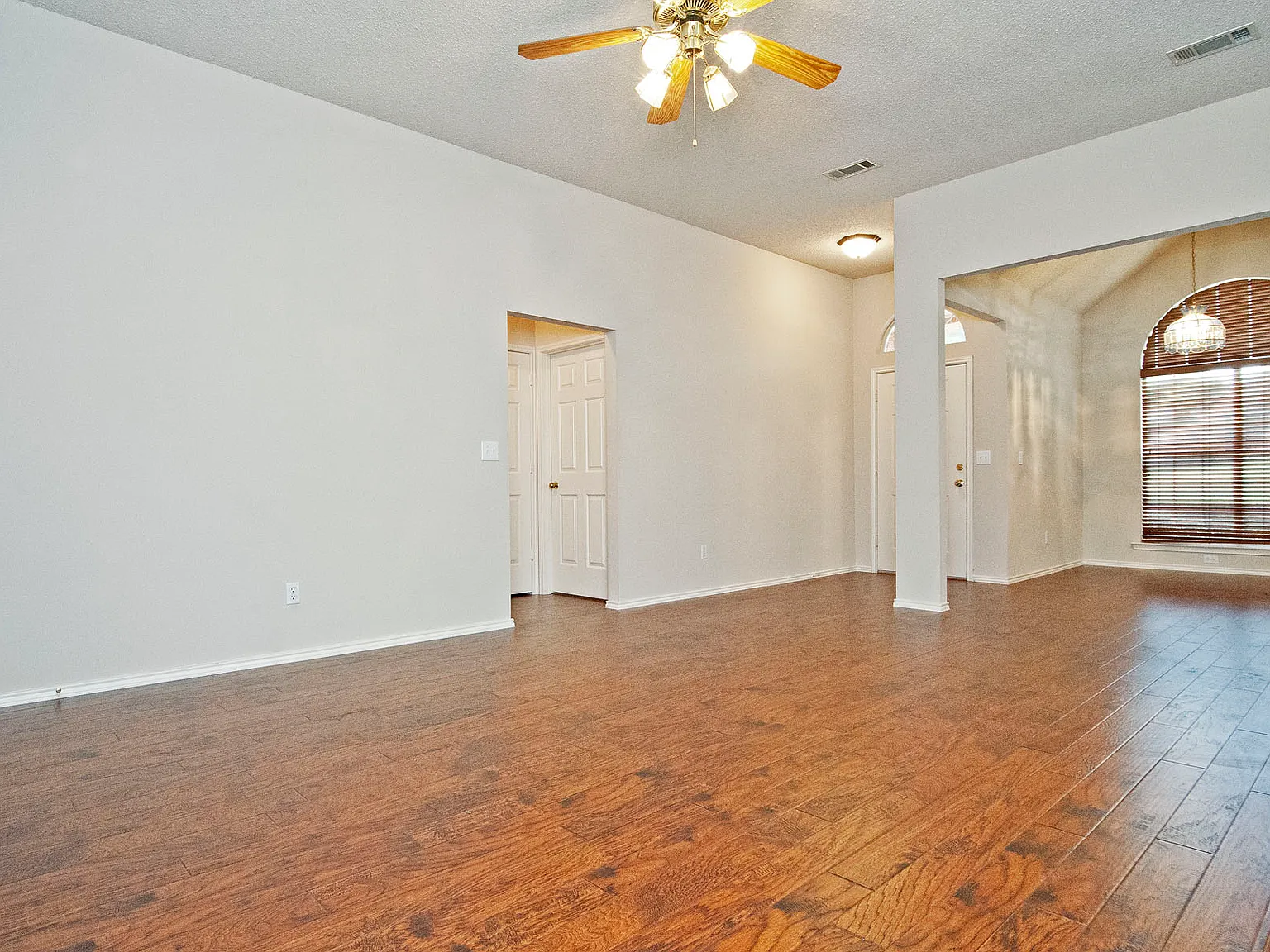3 bed, 1545 sqft, $2,300 — Photo 4