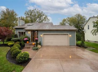 30 Shady Grove Dr, East Amherst, NY 14051