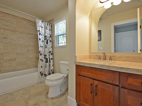 3rd image of 441 Willow Glen Ct