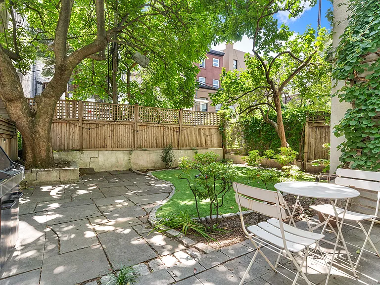 240 Carroll St #1 — Photo 10
