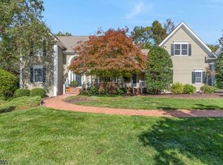 8 Cedar Creek Dr, Basking Ridge, NJ 07920
