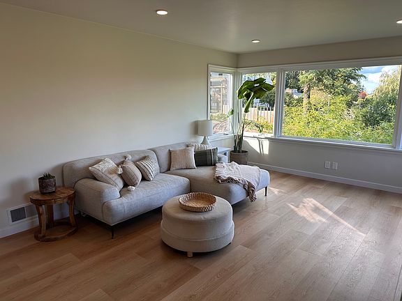 2nd image of 5715 NE 70th St