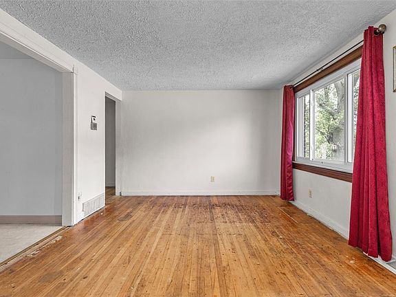 3rd image of 2519 Sylvania Dr