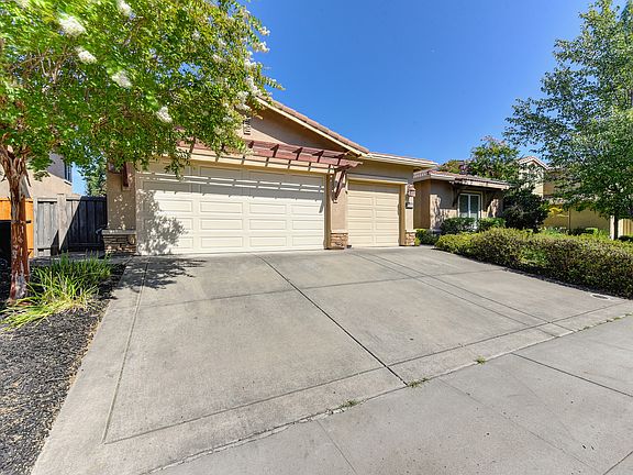 2nd image of 1909 Morella Cir
