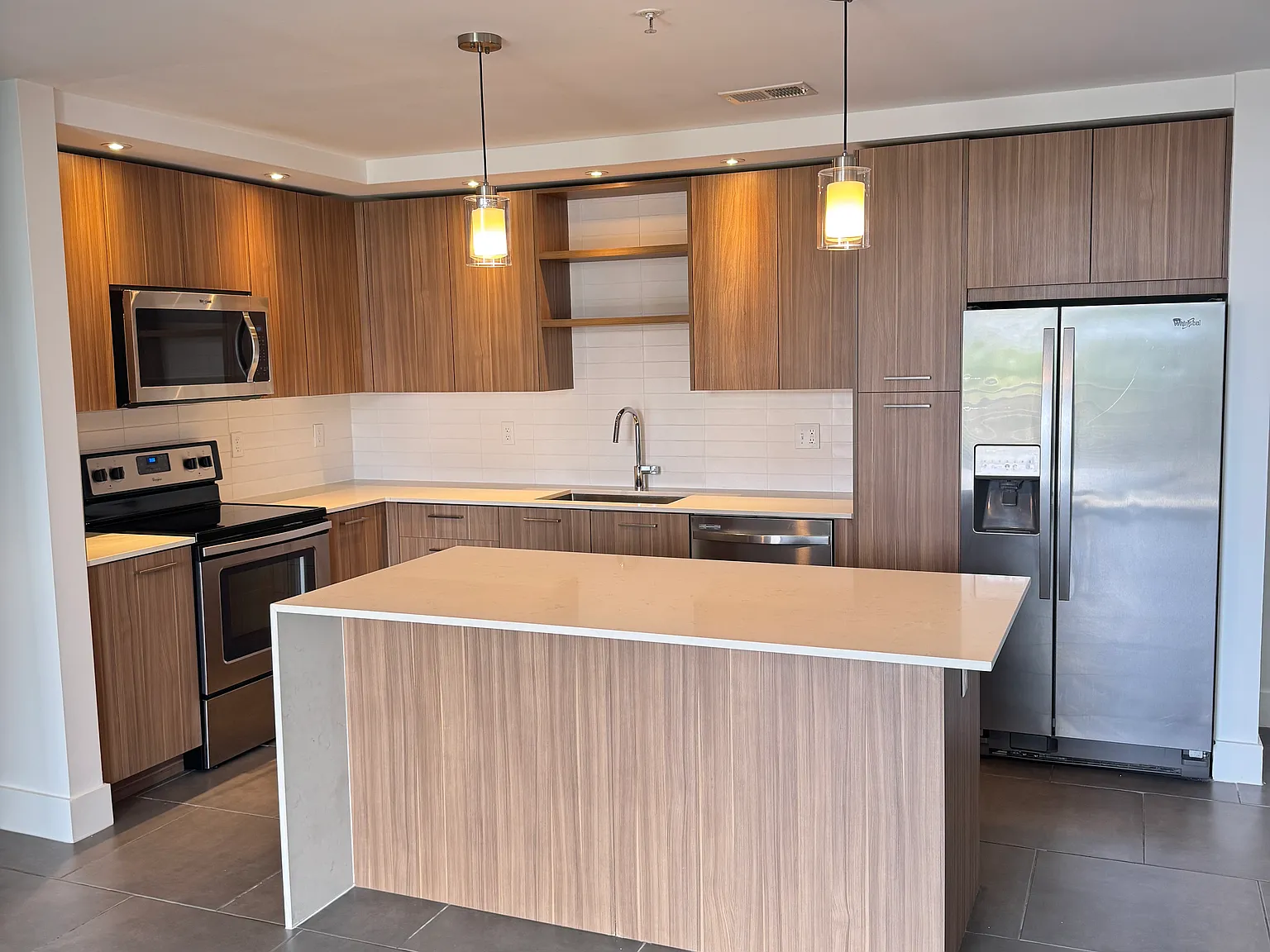 2 bed, 1050 sqft, $3,195 — Photo 2