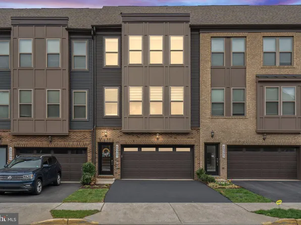 45397 Daveno Sq, Sterling, VA 20164