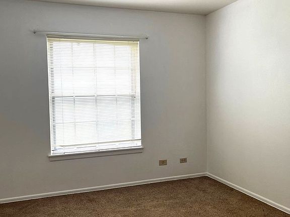 4th image of 136 Valley Oak Dr