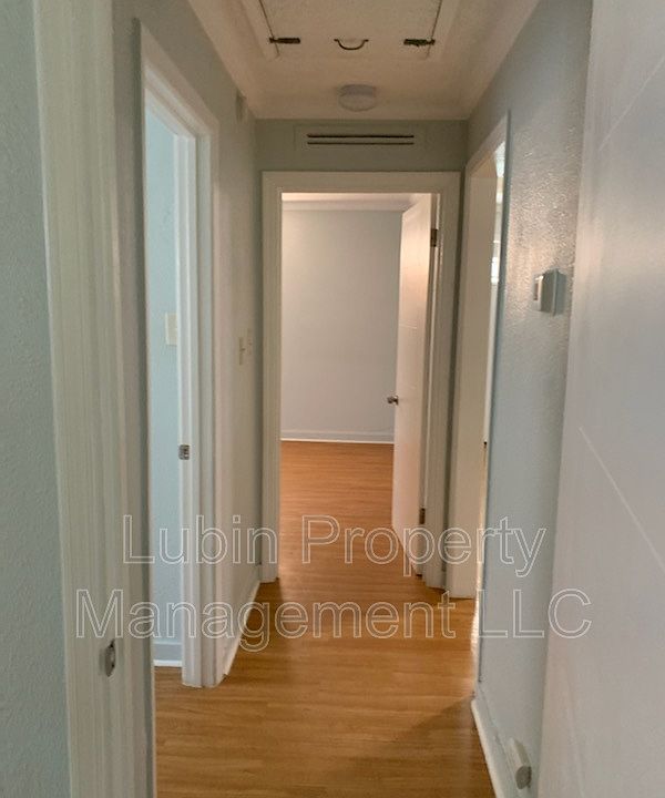 2nd image of 1509 N Hollywood St