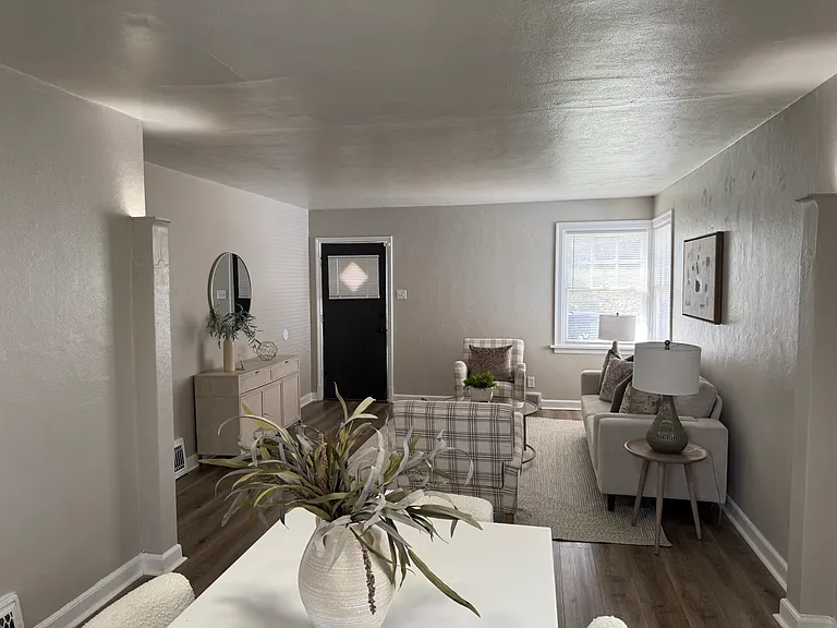 2419 Mary Ave — Photo 6