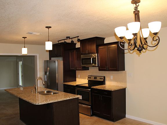 4th image of 211 Anderson Dr