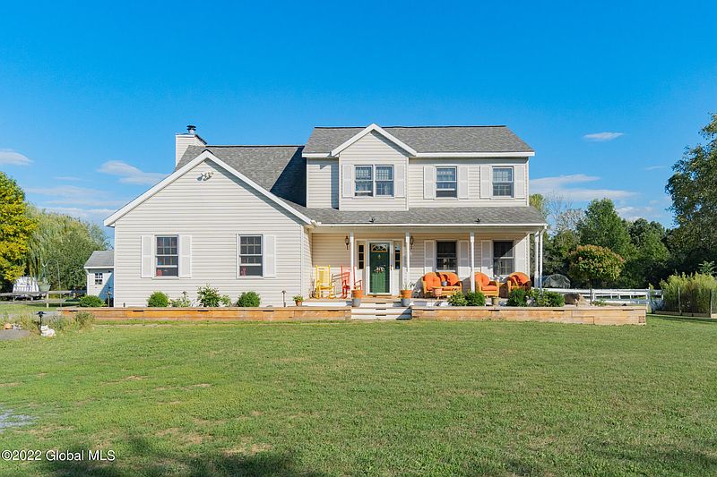 3rd image of 453 Schauber Road