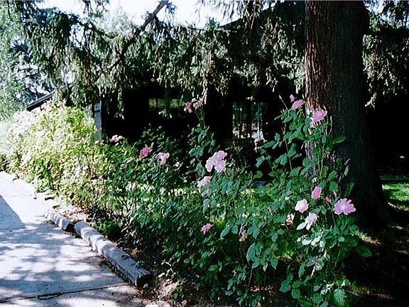 4th image of 1420 11th Ave E