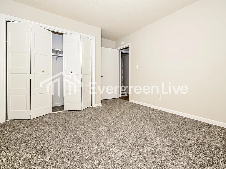 4844 Zinzendorf Dr — Photo 10