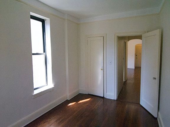 3rd image of 426 Saint Nicholas Ave APT 3B