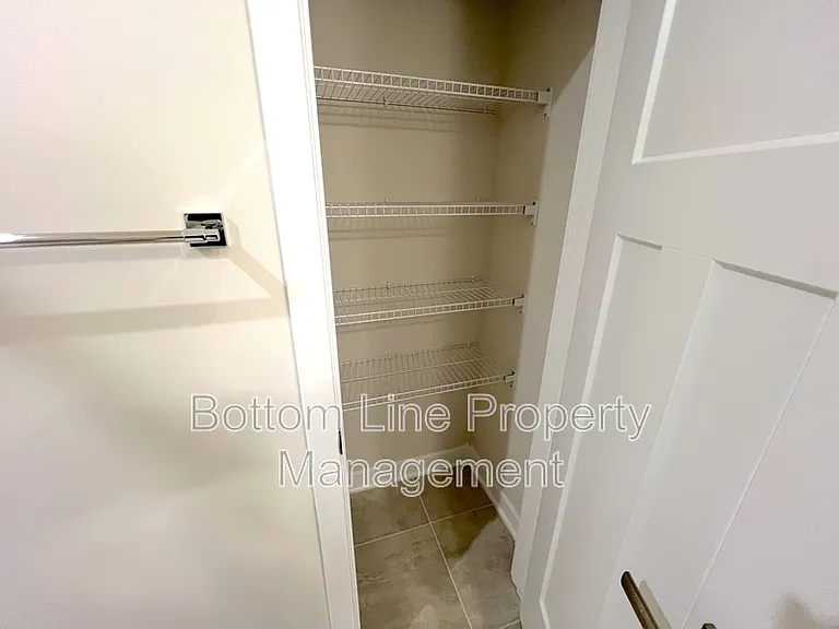 9416 Mallard Mills Dr — Photo 17