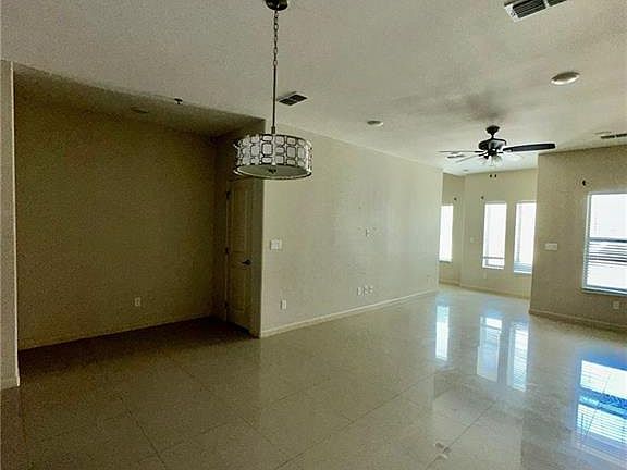 4th image of 418 Newport Ave #2