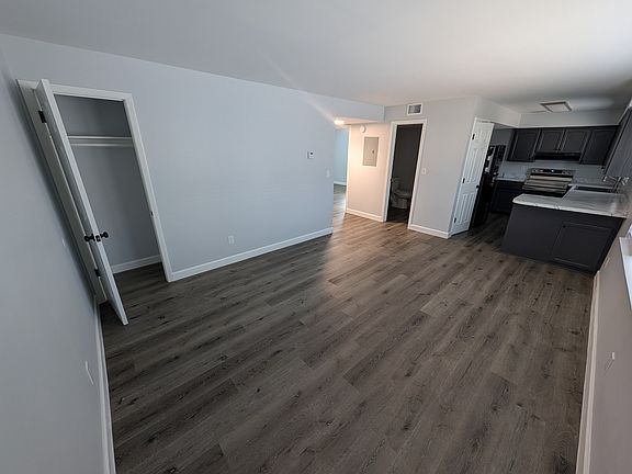 4th image of 218 17th Ave N #101