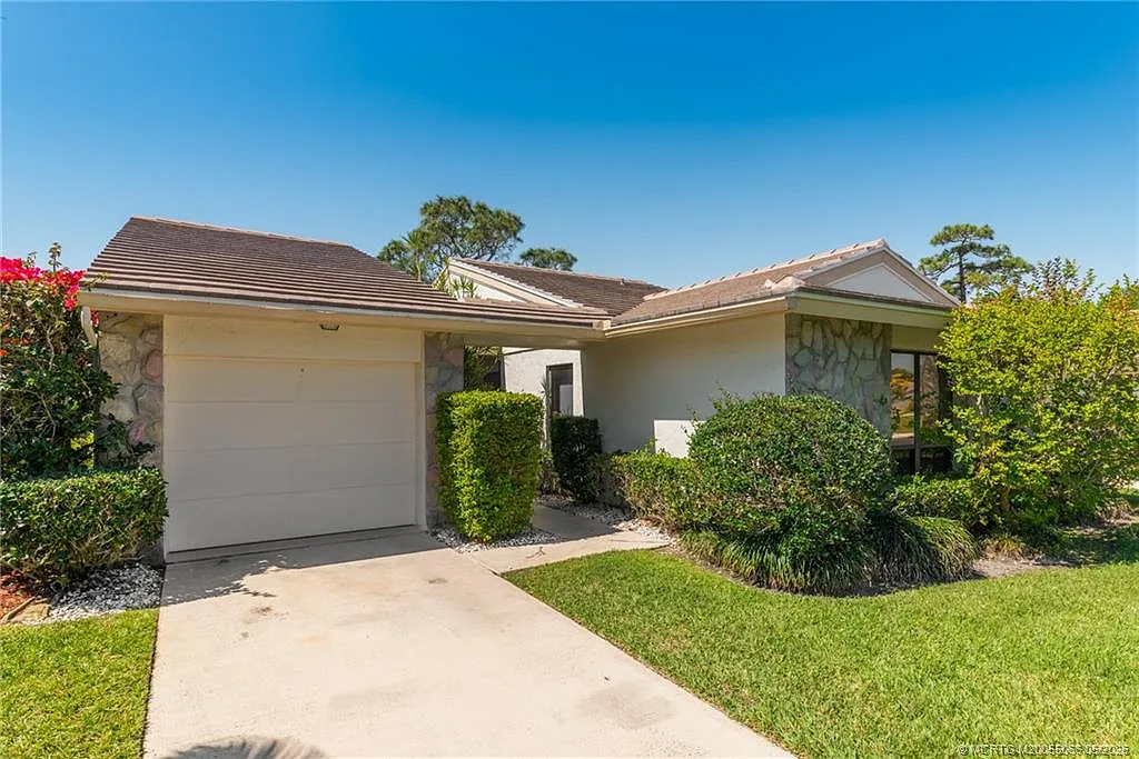 2 bed, 2.0 bath, 1442 sqft, $2,350 — Photo 2