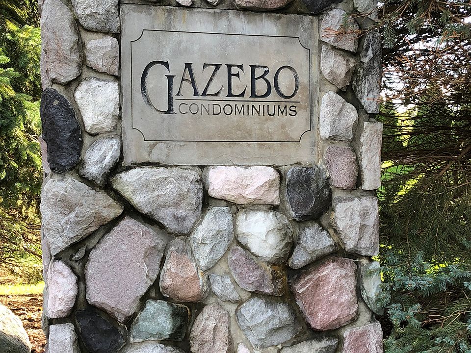 Gazebo Condominiums Entrance