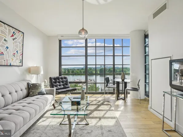 45 Sutton Sq SW Unit 602, Washington, DC 20024