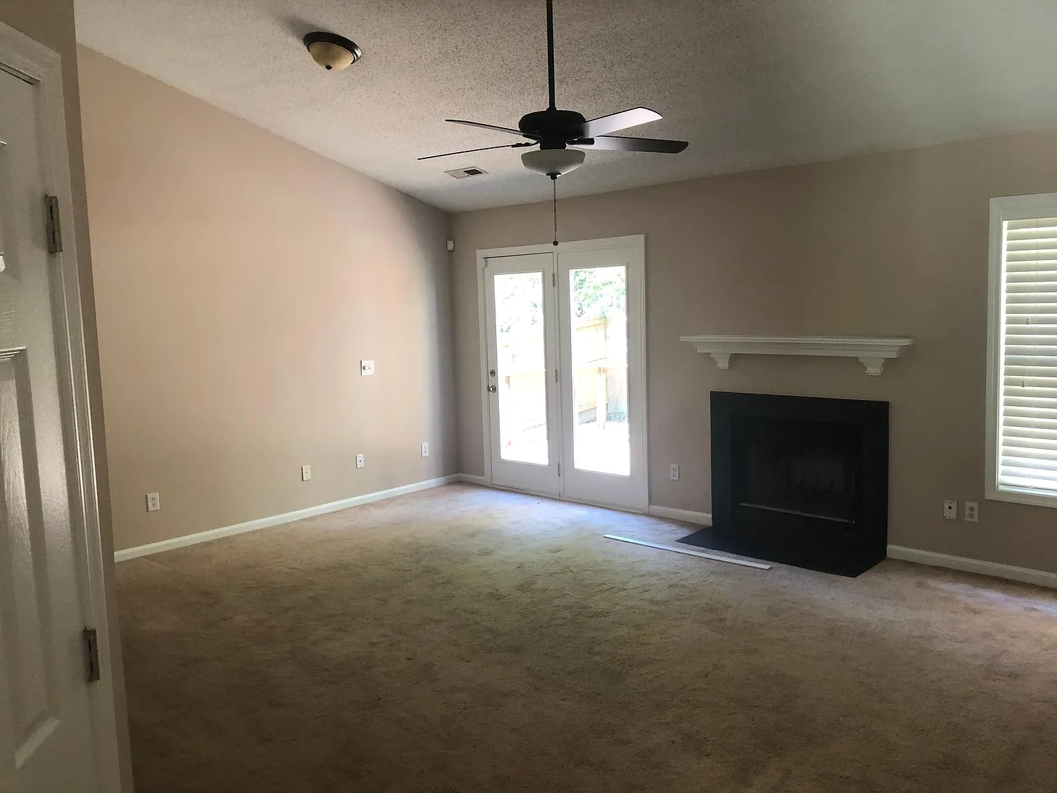 3 bed, 1600 sqft, $1,950 — Photo 4