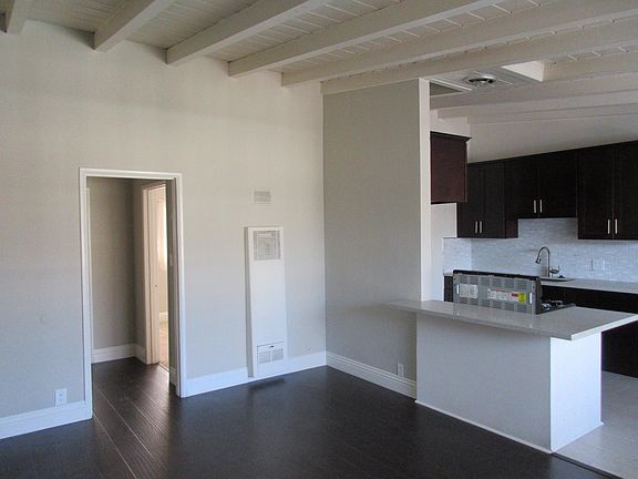 3rd image of 1501 E 4th St APT 14