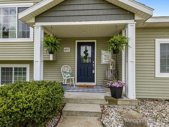 3rd image of 6432 Pine Point Ct