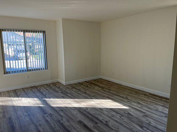 4th image of 34105 Village 34
