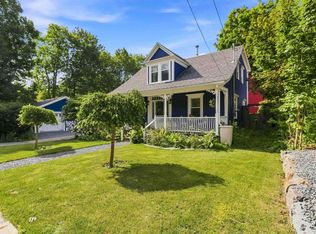 102 Pleasant St, Mahone Bay, NS B0J2E0