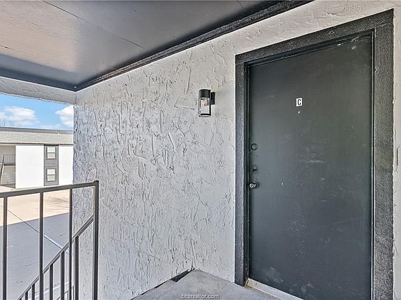 4th image of 1503-1505 Alpine Cir #A-d